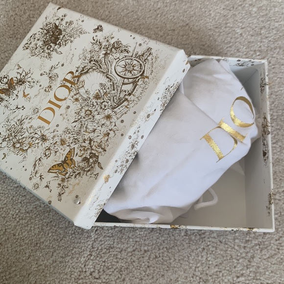 Christian Dior belt sold out online - Picture 8 of 8